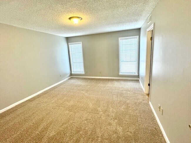 Building Photo - 4300 Crimson Leaf Cove