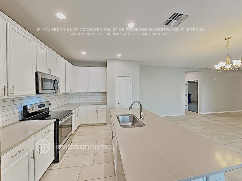 Building Photo - 6854 E Peralta Cir