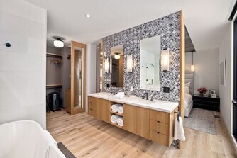 Building Photo - 124 15th Pl