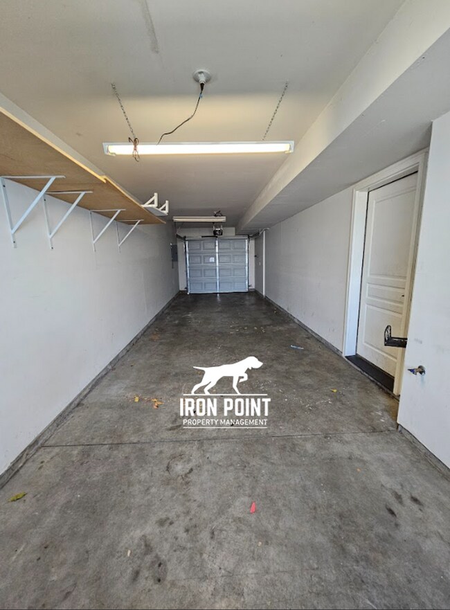 Building Photo - 3bed/2.5 bath Townhome in Boise w/2 Car Garage, Community Pool & Fitness Center