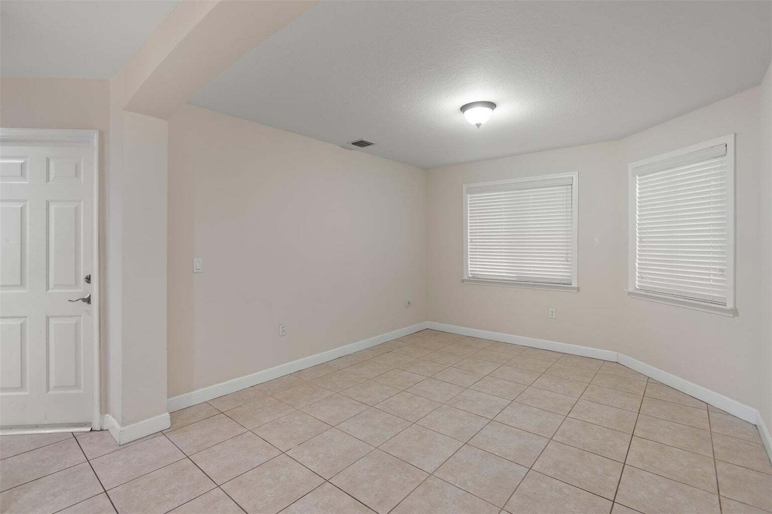 Building Photo - 6094 Live Oak Ct