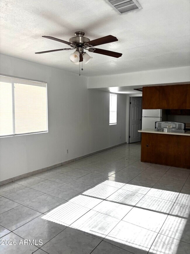 Building Photo - 2135 Hohokam Dr