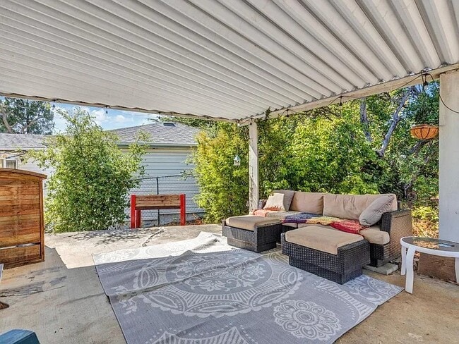 Building Photo - 40 La Cruz Ave