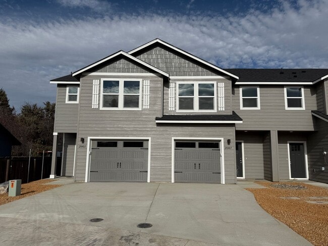 Primary Photo - Brand New Stunning 3 Bed/2.5 Bath Townhouse-Old Farm District