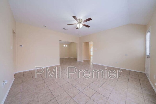 Building Photo - 1175 Meadows Dr