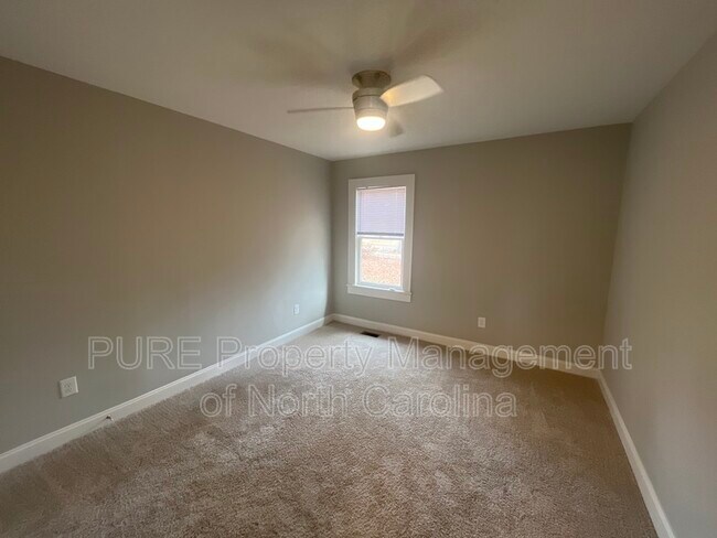 Building Photo - 3355 E Ridge Rd