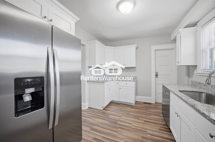 Building Photo - 2729 Somme Ave