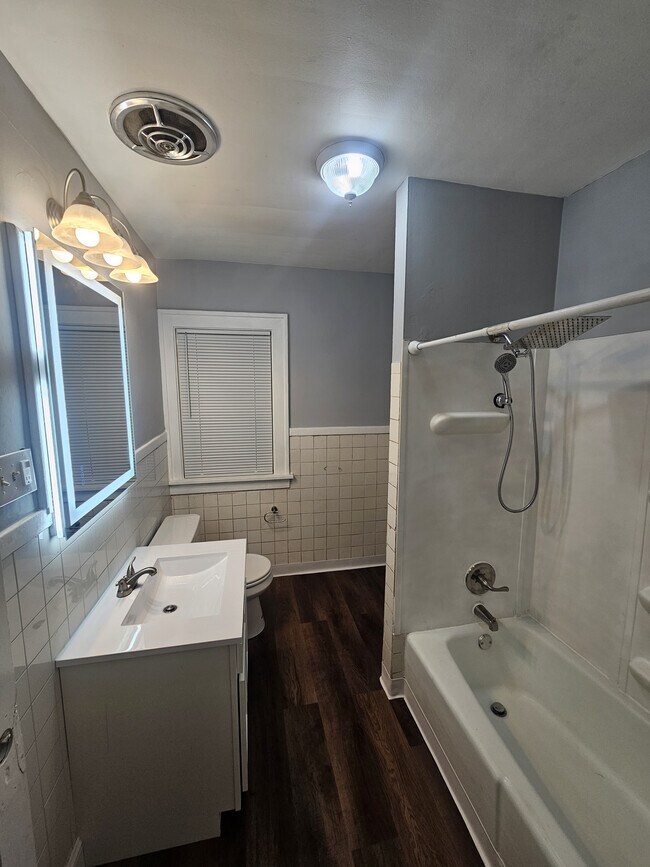 Building Photo - 1308 Loretta Ave