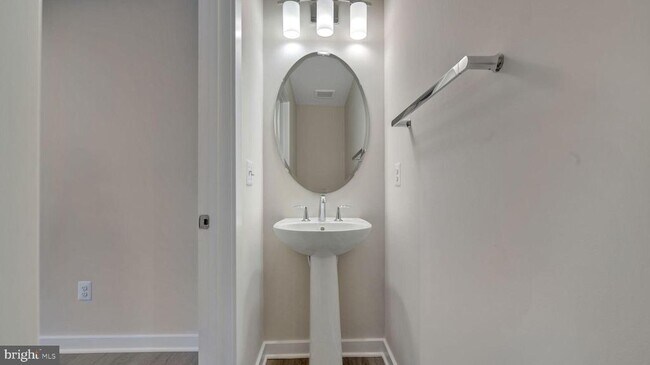 Building Photo - 13170 Arches Rd