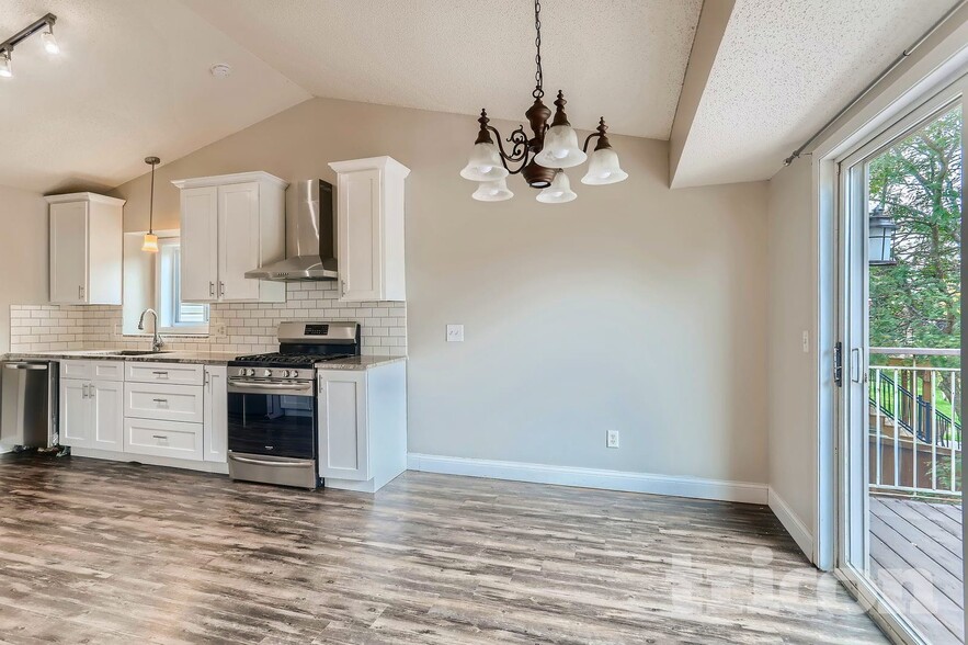 Building Photo - 7850 Park Ave NE