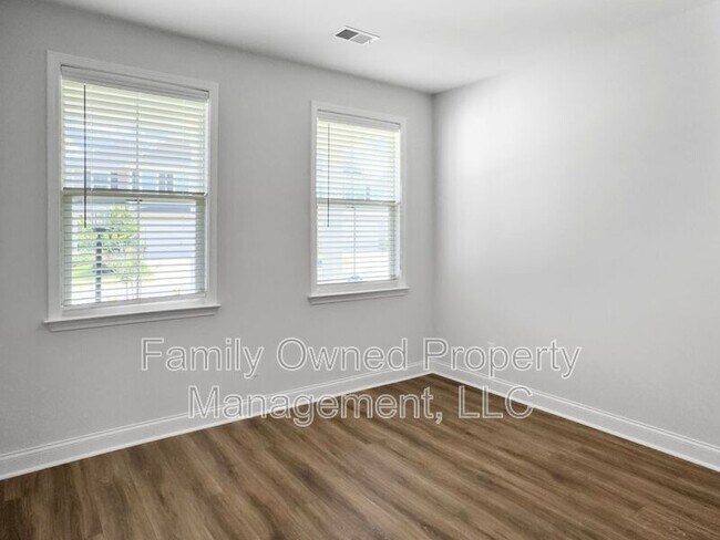 Building Photo - 302 Red Leaf Blvd