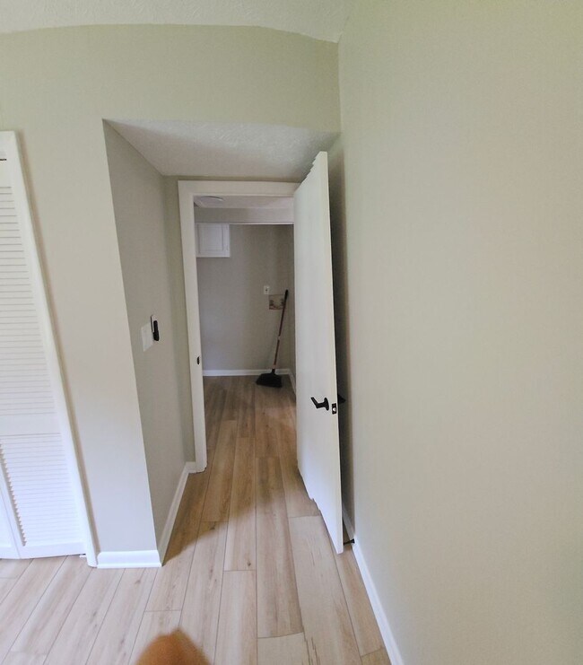 Building Photo - {MA3101}  COMPLETELY RENOVATED. Available ...