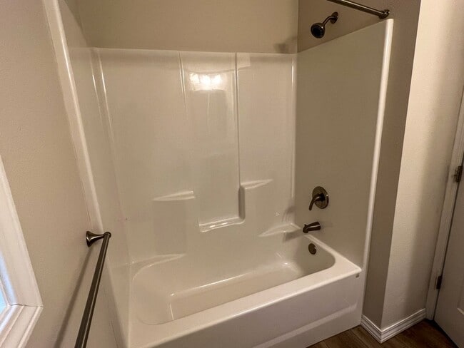 Building Photo - NEW LUXURY 3 BED 2 BATH 2 CAR GARAGE DUPLEX