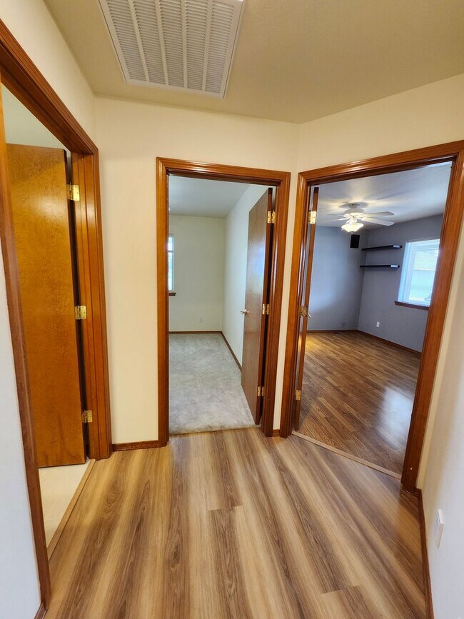 Building Photo - New Listing in a Beautiful Location in a Golf Community