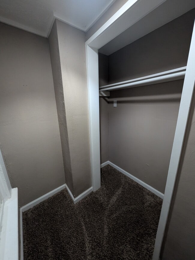 Building Photo - 516 NE Twiss Ave