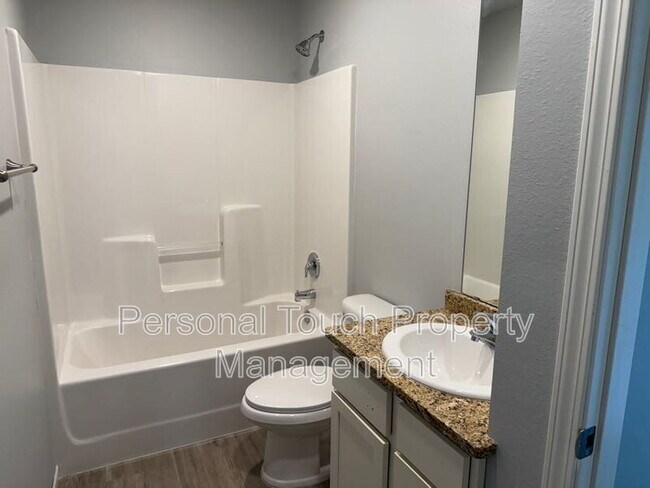 Building Photo - 808 7th Ave S