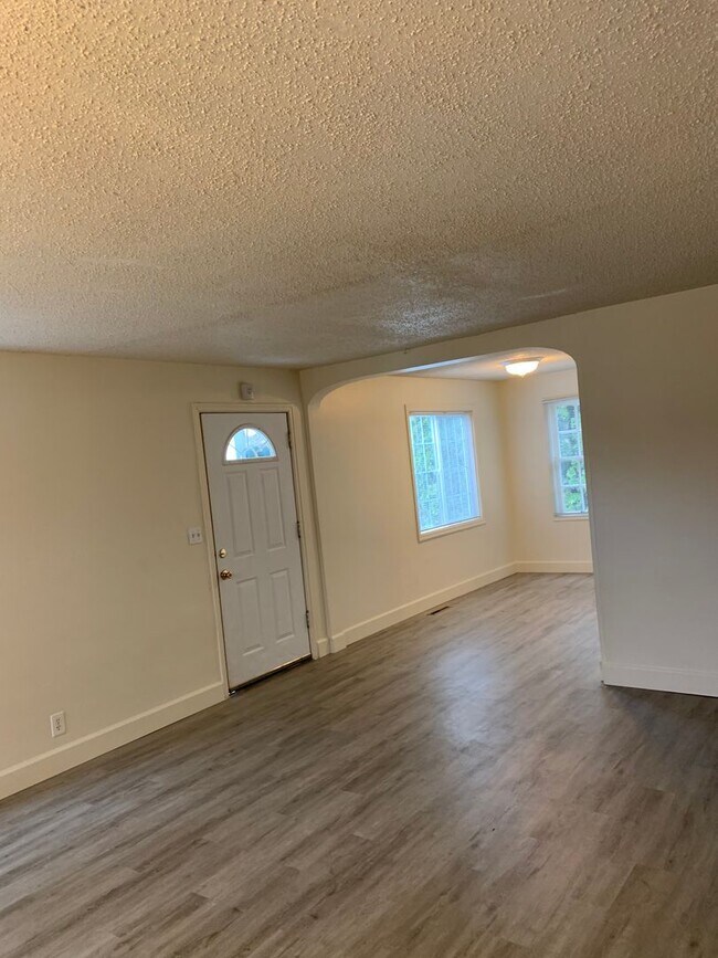 Building Photo - Updated 4 Bedroom ~ 1 Bathroom House Near ...