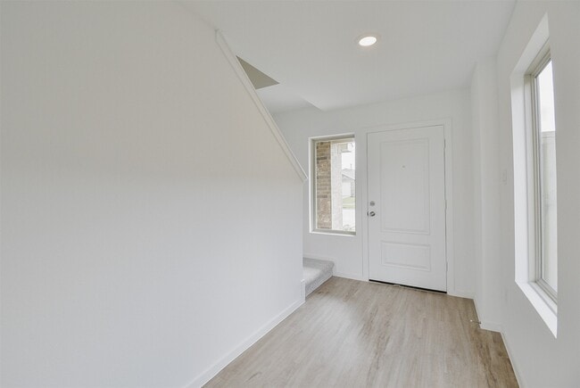 Building Photo - 18546 Cepagatti Dr