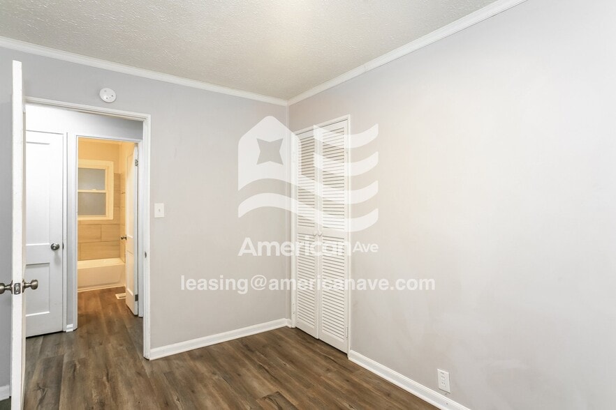 Building Photo - 2036 W Kessler Blvd N Dr