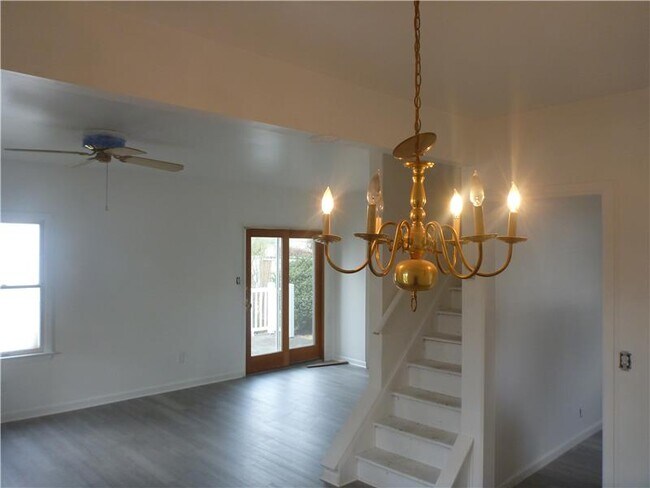 Building Photo - 222 Manhattan Terrace