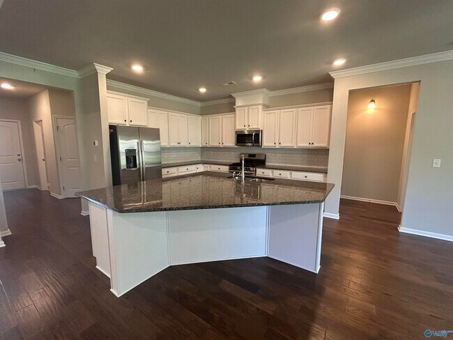 Building Photo - 7040 Regency Ln SE