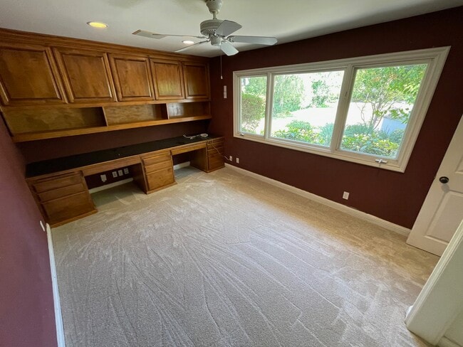 Building Photo - 19077 Oriente Dr