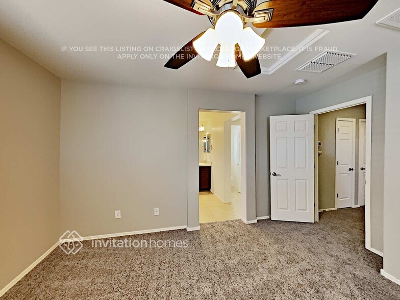 Building Photo - 225 N Sandal