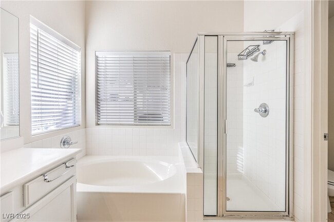 Building Photo - 1851 Vista Pointe Ave