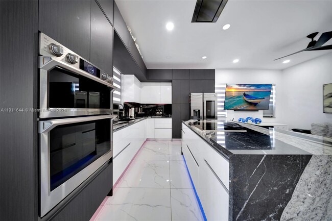 Building Photo - 1550 SW 89th Ct