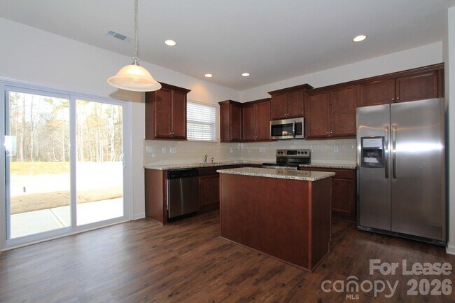 Building Photo - 127 Queensway Ln