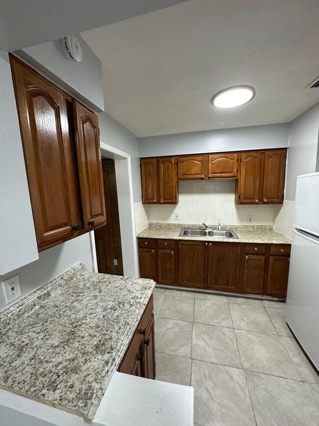 Primary Photo - Fully Renovated 3/2 Available for Immediat...