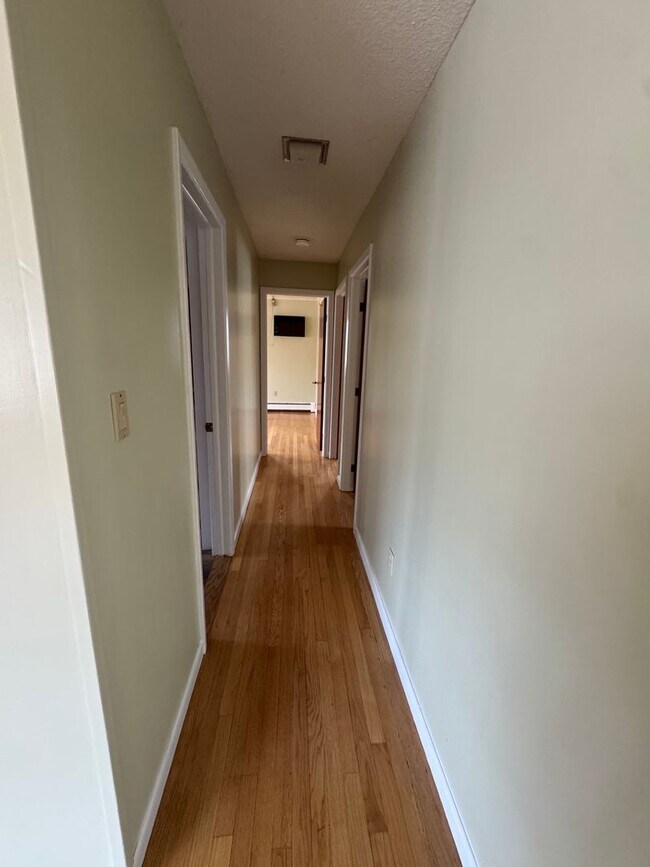 Building Photo - Upgraded 3 Bedroom Home with Garage and Basement