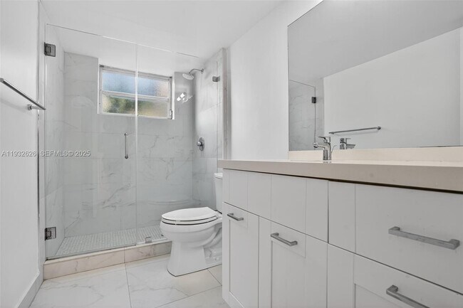 Building Photo - 1239 Mariposa Ave