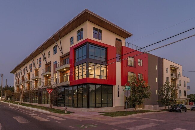 Building Photo - 2213 Poquito St