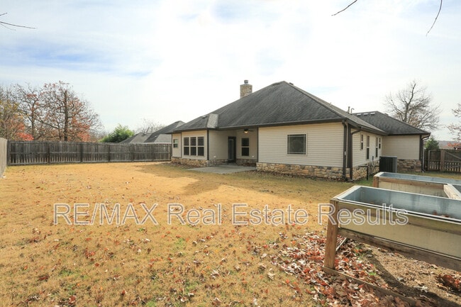 Building Photo - 1000 Peak St