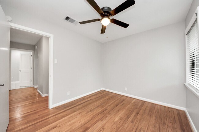 Building Photo - 4821 Viking Dr