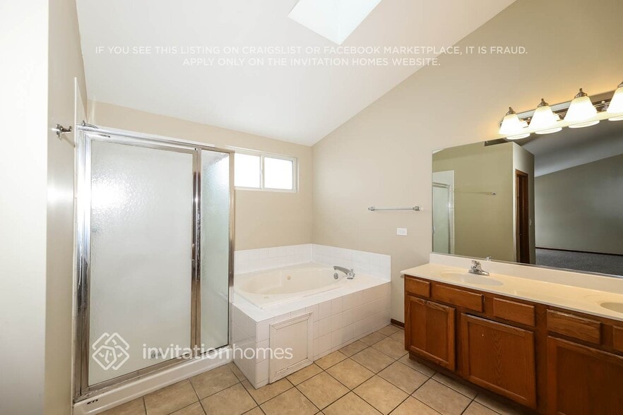 Building Photo - 16464 Coventry Ln