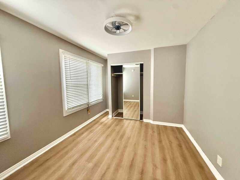 Building Photo - 532 W 77th St