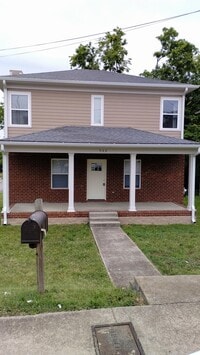 Building Photo - 944 33rd Ave N