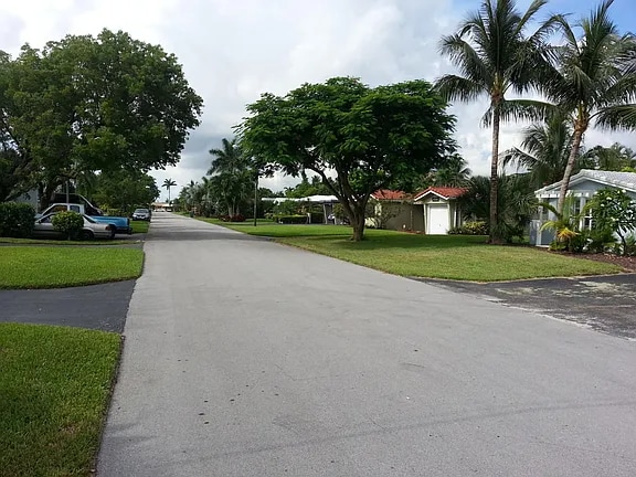 Building Photo - 1568 NE 45th St