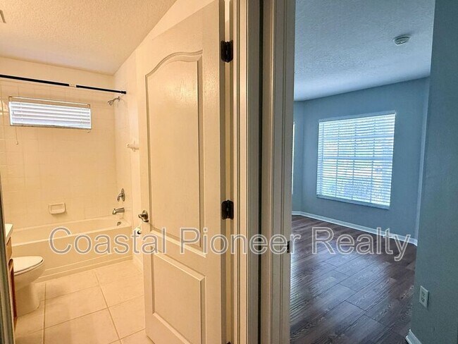 Building Photo - 2345 Roanoke Springs Dr