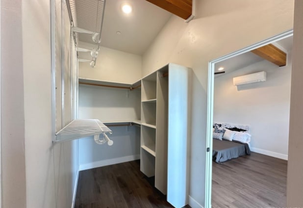 Building Photo - 1514 W River St