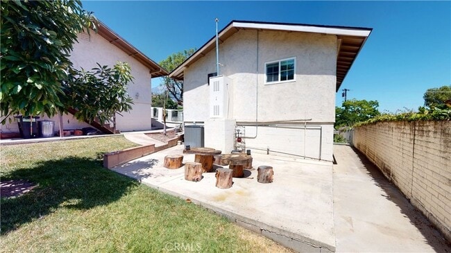 Building Photo - 2495 Vista Dr