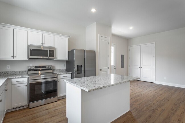 Building Photo - 2017 S Lyerly St