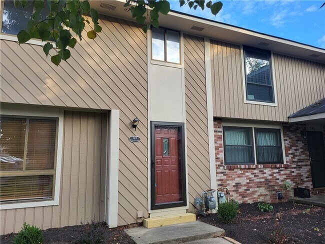 Building Photo - 740 Wheatland Cir