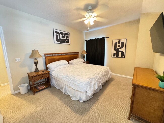 Building Photo - Fully Furnished 5-Bed End-Unit Townhome with Hot Tub in Gated Coral Cay! WASHER & DRYER INCLUDED!