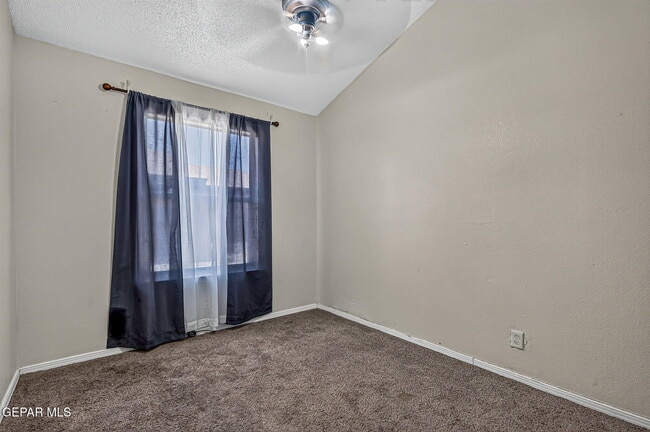 Building Photo - 667 Danube Dr