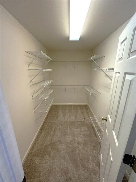 Building Photo - 3815 Sidestreet