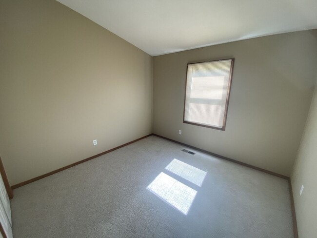 Building Photo - 3 Bedroom Duplex