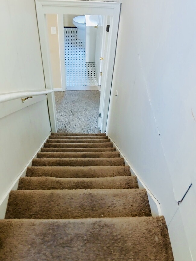 Building Photo - 21465 Syracuse Ave